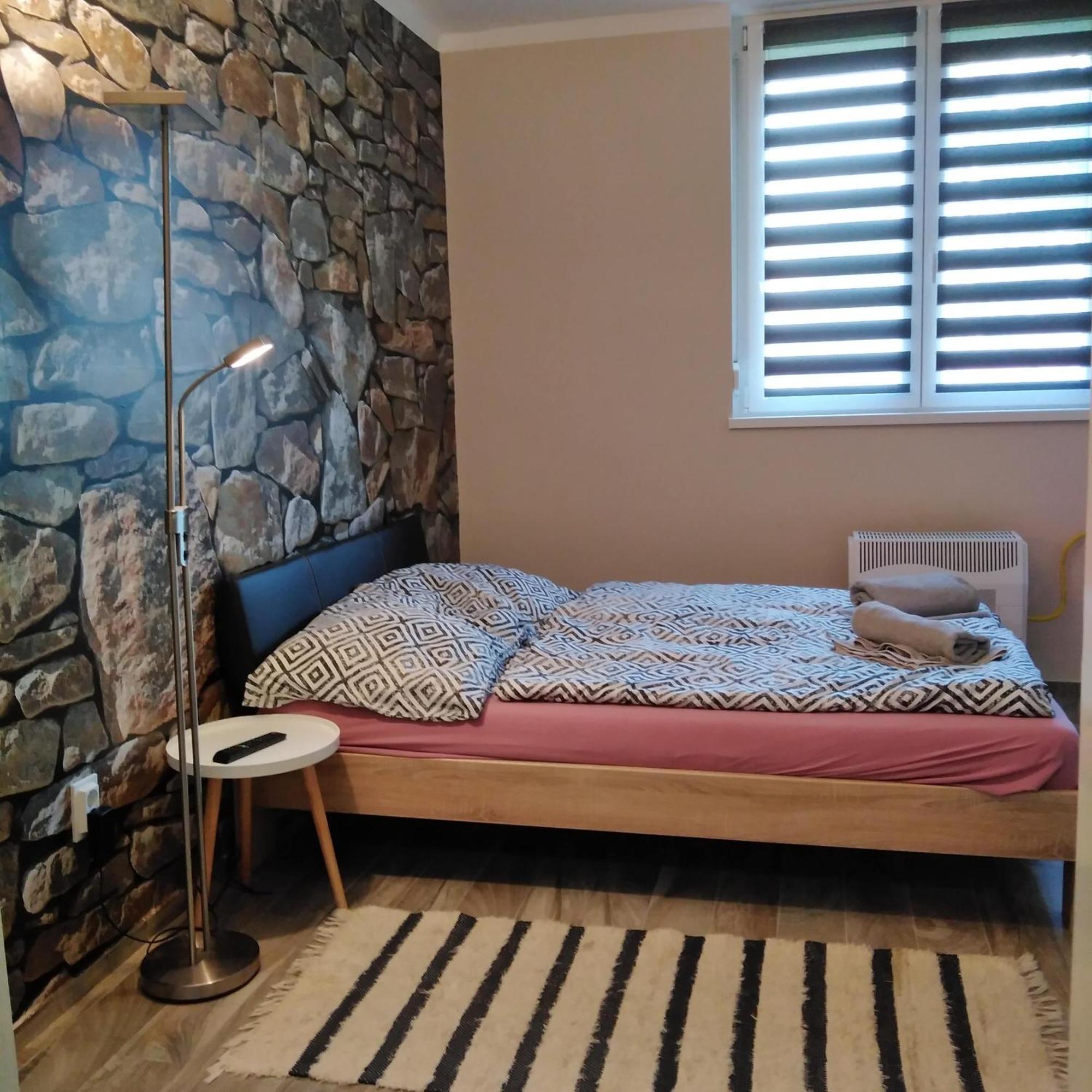 Desi Apartman Kaposvar Exterior photo